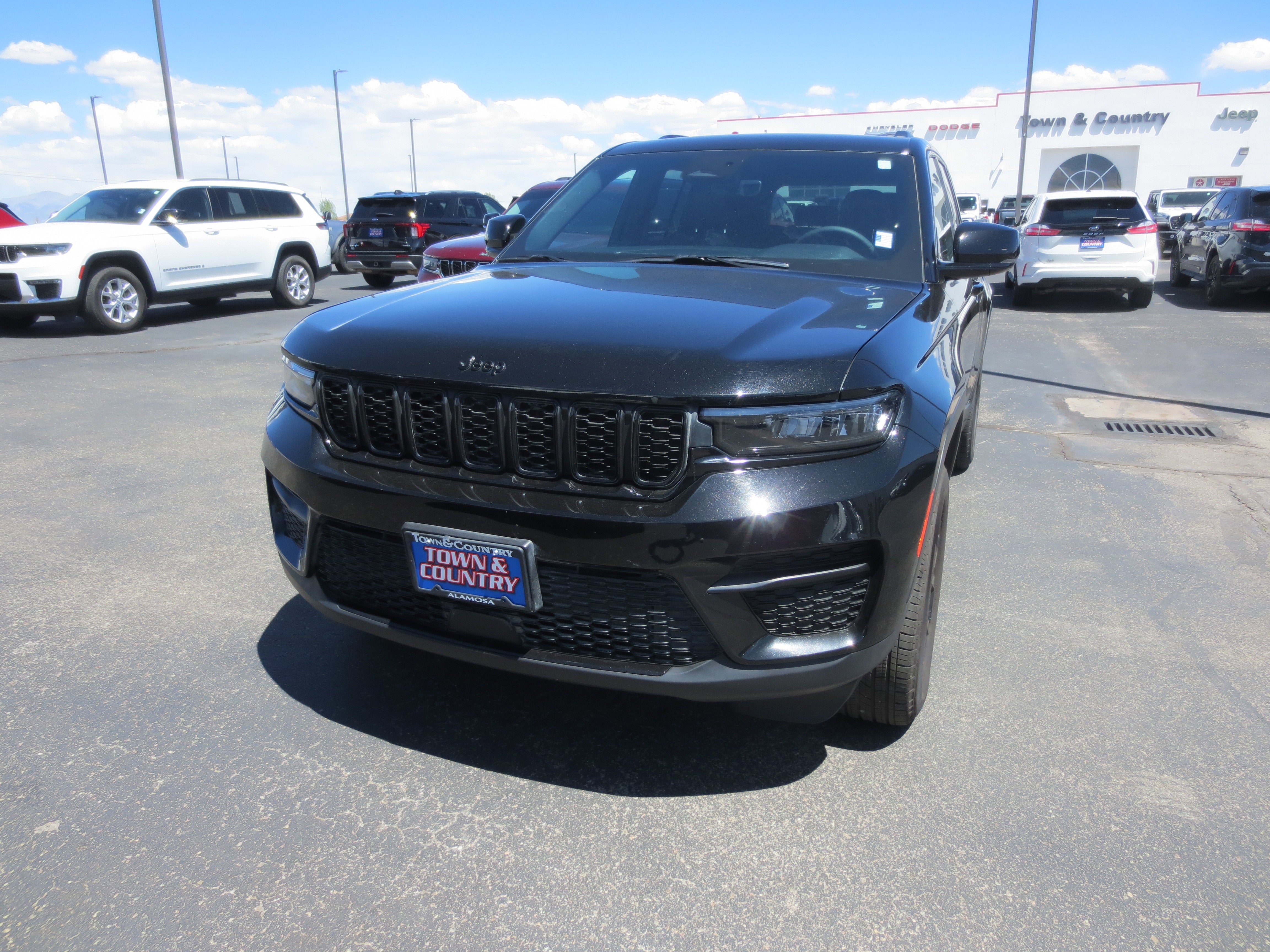 2025 Jeep Grand Cherokee Altitude in Black — front three-quarter view