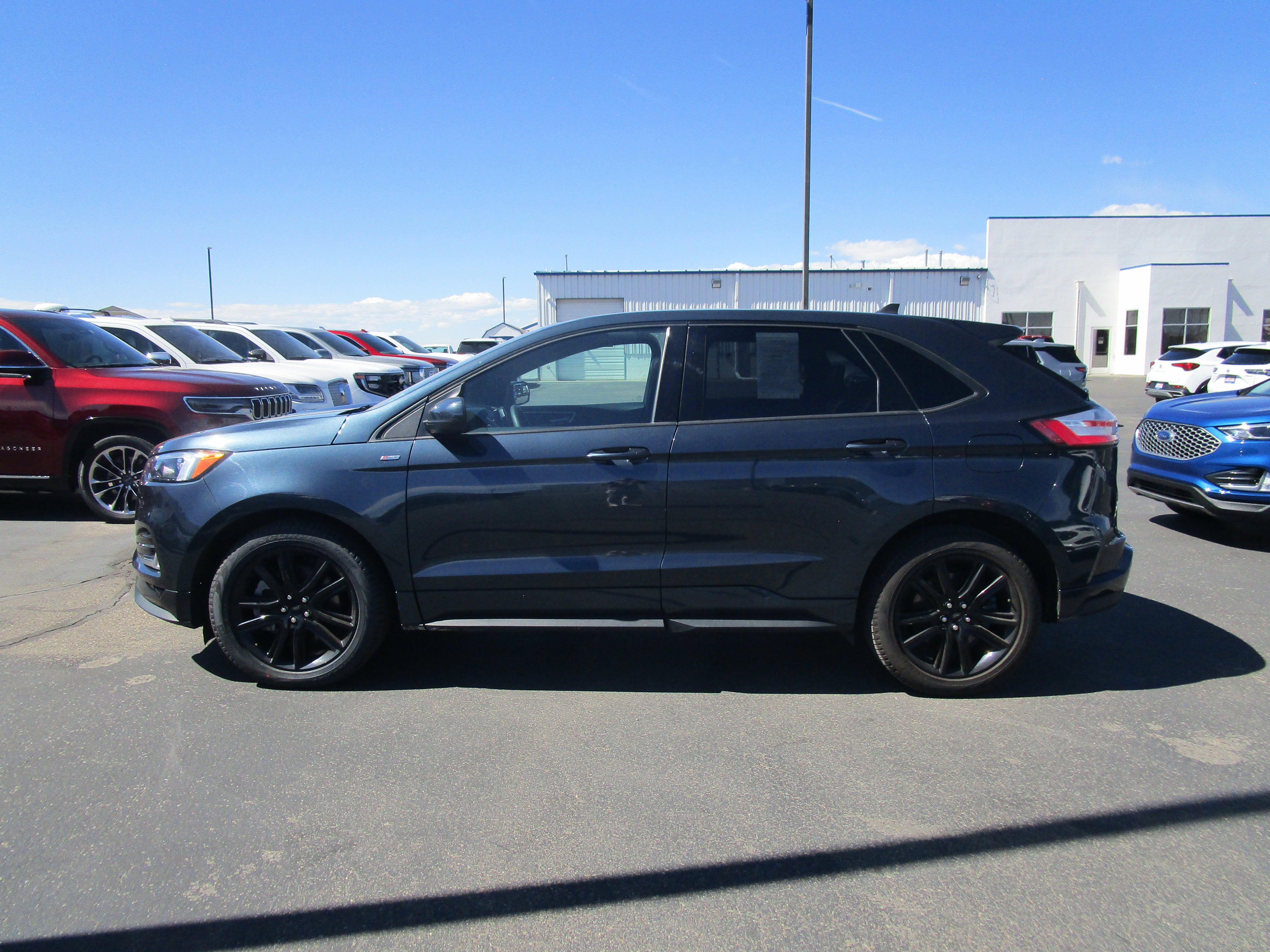 2023 Ford Edge — side profile view
