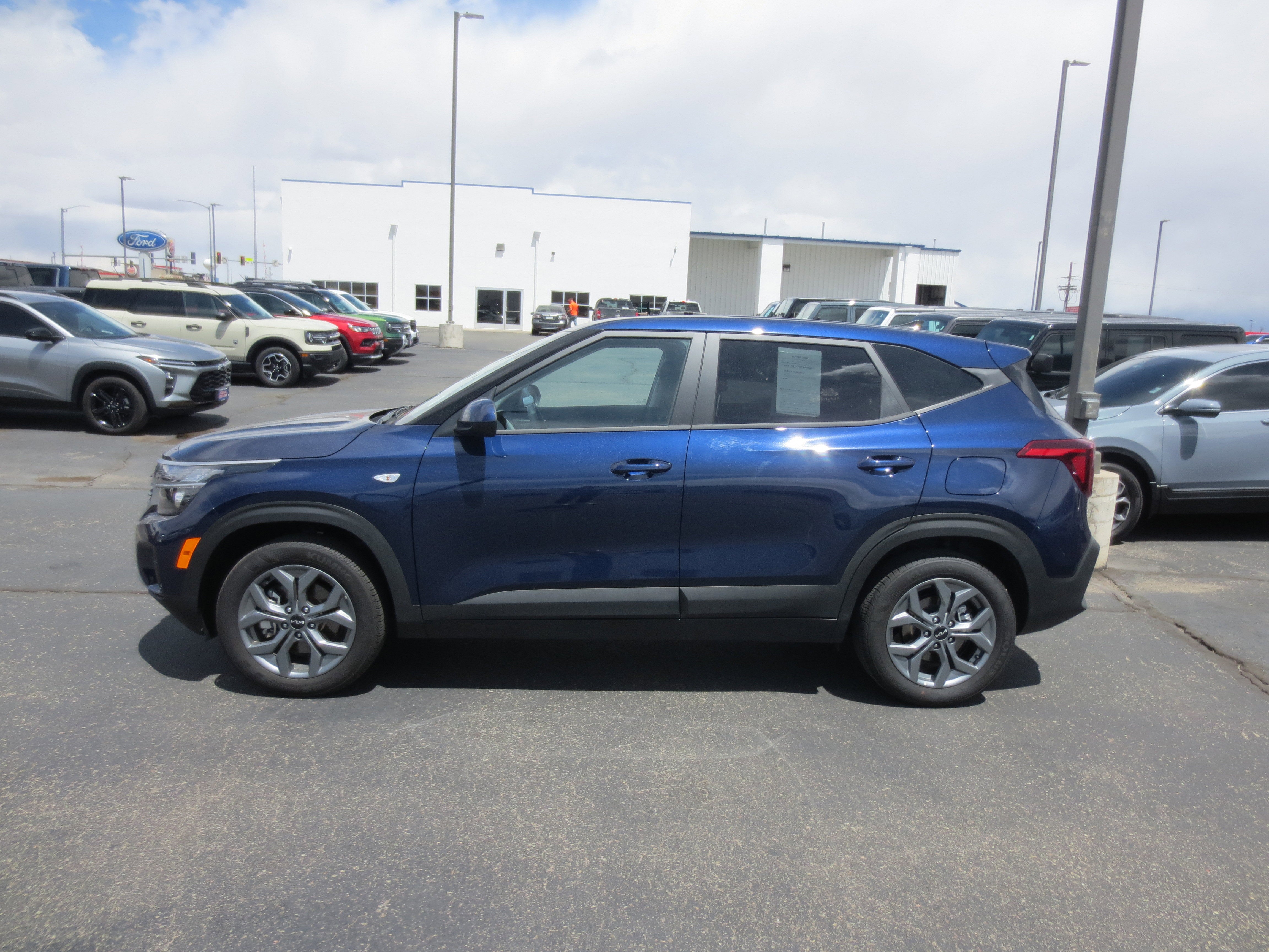 2026 Kia Seltos — side profile view