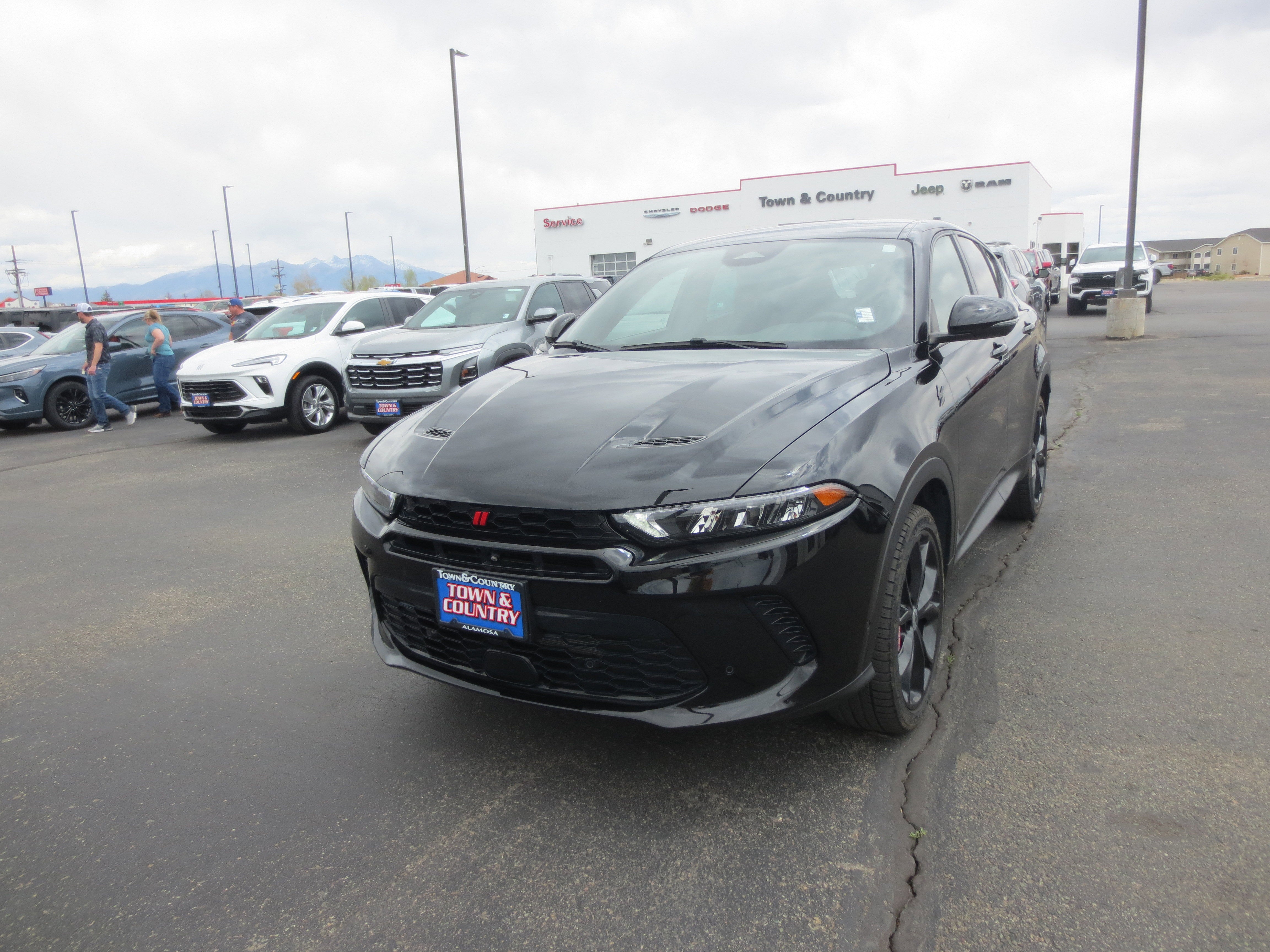 2023 Dodge Hornet GT in Black — front three-quarter view